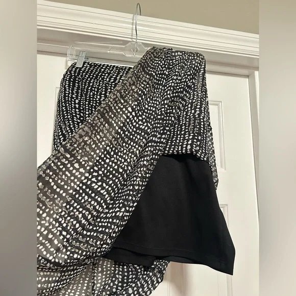 Elegant Black and White Patterned Skirt, XL - Picture 5 of 5